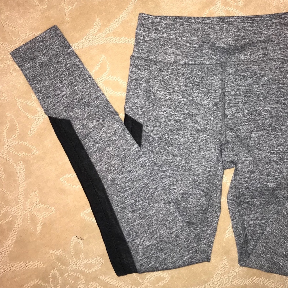 3/$25 🔥 Forever21 Gray & Black Leggings 📌